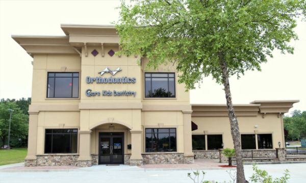 Entrance to iCare Orthodontics & Dentistry in Norcross, GA